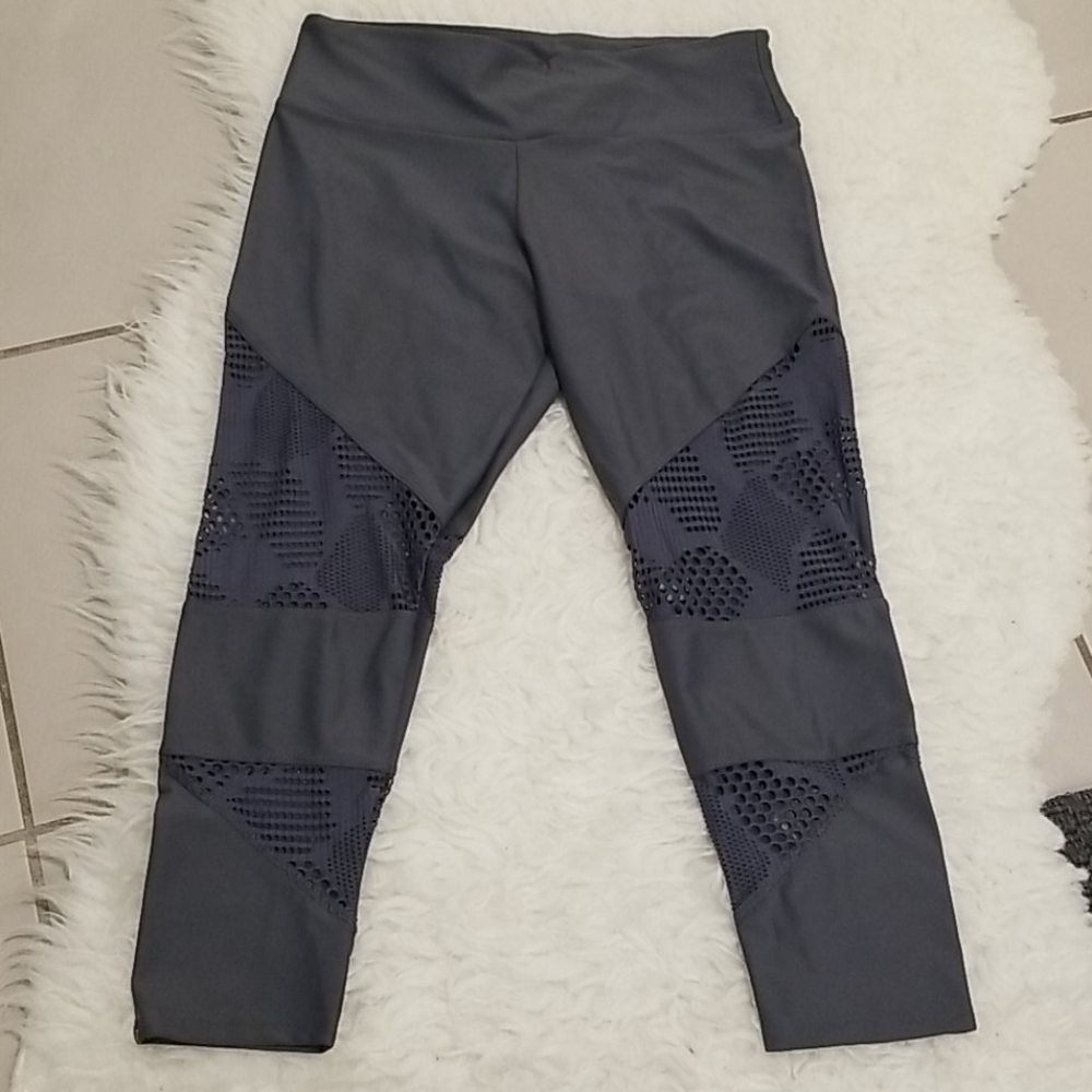 💕ONZIE💕 Mesh Cut Out Capri Leggings - Grey